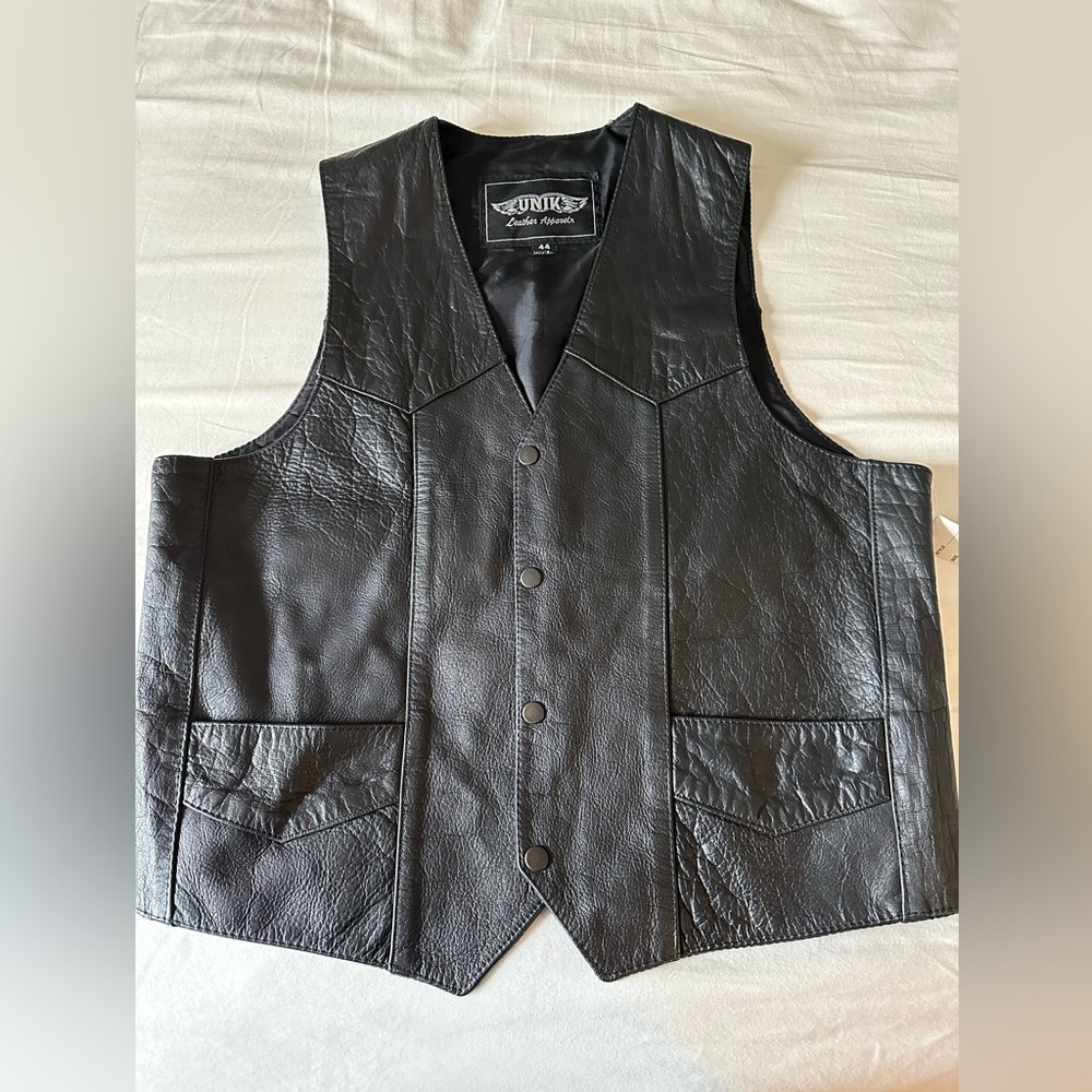 Woman leather vest